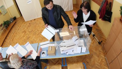 Към 13 часа: 23,5% избирателна активност и 106 жалби в ЦИК
