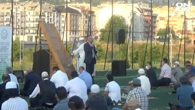 Мюсюлманите посрещнаха Курбан Байрам с молитва на открито