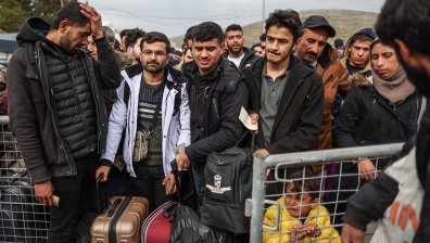 "Кучета, връщайте се в страната си": Живот в страх, заплахи и арести за бежанците в Турция