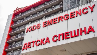 Пребитото от пастрока си 5-годишно дете е контактно и адекватно