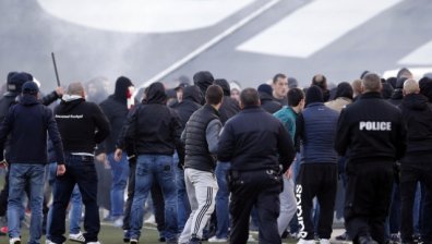 Тежки санкции грозят Локо Пловдив и ЦСКА след масовия бой на "Лаута"