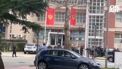 Самоубийствен атентат в съда в Подгорица, ранени са петима души