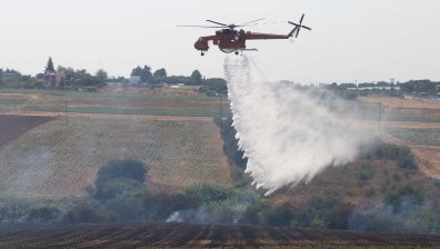 Пожарът в Гърция настъпва към нашата граница с постоянно темпо (+ВИДЕО)