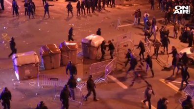 Арестът на Пучдемон провокира масови протести и сблъсъци в Барселона
