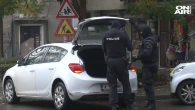 След спецакцията в Бургас: Решават на кои от задържаните ще бъдат повдигнати обвинения