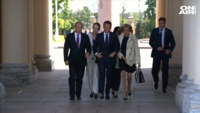 Президентът Макрон е на официална визита в Русия