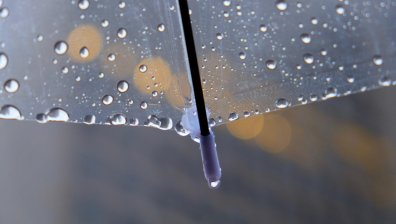 Времето днес: Ветровито, облачно и с вероятност за валежи