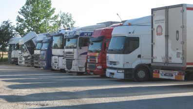 Млад мъж, преоблечен като жена, обра турски тираджия без дори да подозира