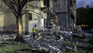 Киев под огън: Масирана руска атака с ракети остави жертви и тежки щети (+СНИМКИ)