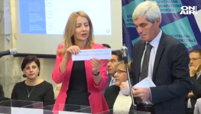 ЦИК тегли жребий за номерата на бюлетините за вота