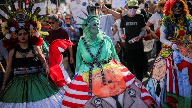 "Долу ръцете": Всичките 50 щата се обявиха срещу Тръмп и Мъск (+СНИМКИ)