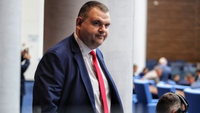 Пеевски поиска Тагарев да обясни в НС за взривения дрон край Тюленово