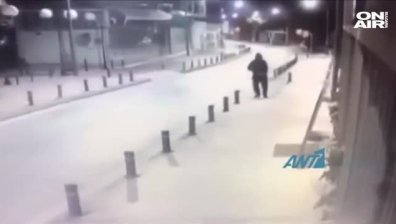 Мъж изстреля 25 куршума в кафене в Кипър, четирима са ранени (+Видео)