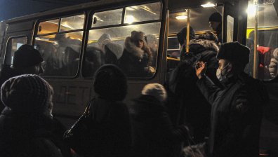 Жена, евакуирана от Донбас, с потресаващ разказ: Забравих парите, но си взех иконите