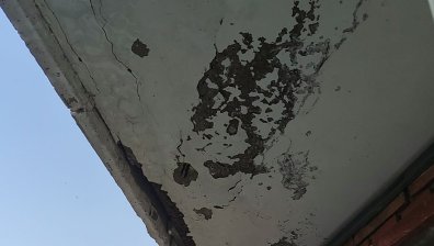 Опасност от падане на панелен парапет на тераса в столичния кв. "Младост"
