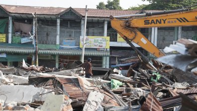 Мианмар се възстановява след катастрофалното земетресение (СНИМКИ)