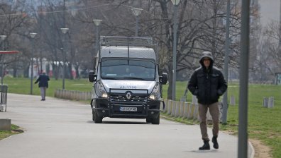 Може да се наложи да декларираме с SMS, че напускаме домовете си