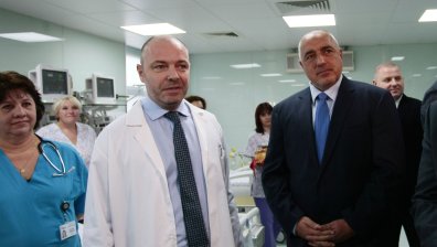 Трето поколение хирург - кой е излъченият за премиер проф. Николай Габровски?