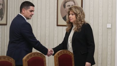 Радостин Василев при Йотова: Трябваше да подадете оставка с&nbsp;Румен Радев