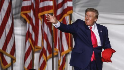 Агенти на ФБР са иззели около 20 кашона с документация от имението на Тръмп