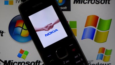 Nokia продава завод, за да покрие задълженията си към Индия