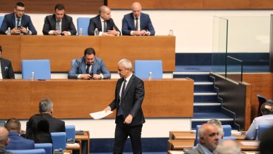 "Икономическо цунами", "Пистолет срещу бизнеса": Критики срещу Бюджет 2026