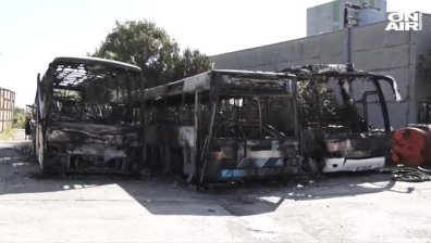 Три пътнически автобуса изгоряха напълно при пожар в Ямбол