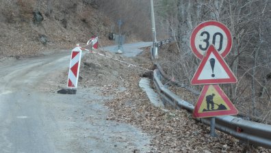 Пропадна част от пътя между селата Рударци и Кладница