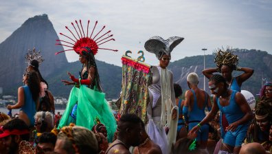 Парад на красотата: Хора и домашни любимци в костюми се разходиха в Бразилия