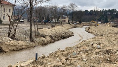 5 месеца след потопа в Каравелово и Богдан хората живеят в страх, реката влачи наноси