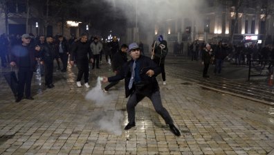 Албанската полиция арестува 20 души след протест срещу Рама