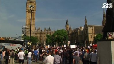 Шефът на градския съвет хвърли оставка след пожара в Лондон