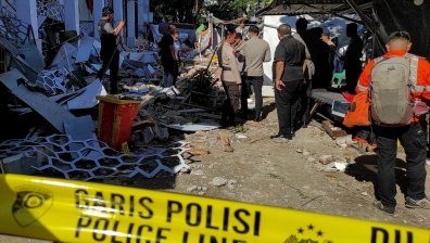 Над 120 вторични труса след земетресението от 7,4 по Рихтер в Индонезия