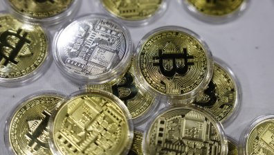 Какво изстреля биткойна до исторически връх и ще се задържи ли там