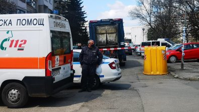 Боклукчийски камион блъсна и уби жена в София, внучето ѝ е в болница (ОБНОВЕНА)