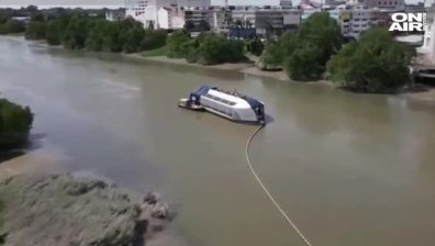 Британската "Колдплей" финансира почистването на река в Малайзия