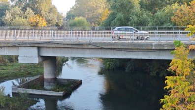 Асфалт от АМ "Тракия" във водите на река Тунджа
