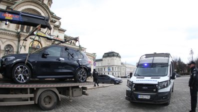 Конфискуваха автомобили на Васил Божков