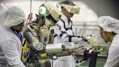 Робот, летял в Космоса: Астронавтите злоупотребяват с алкохол в орбита