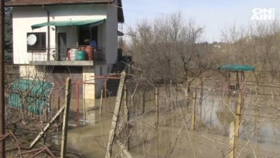 Наводнени имоти заради преляла река в Русенско