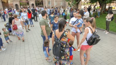Родители се събраха на протест заради липсата на детски градини
