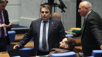 Асен Василев: Вървим по план за еврото, ротацията ще се случи