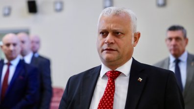 Емил Дечев: Машините за гласуване работят нормално