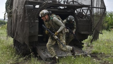 Украйна атакува с дронове нефтопреработвателно предприятие в Русия