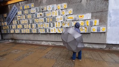 Любими актьори оставиха отпечатъци на Стената на славата пред Театър 199