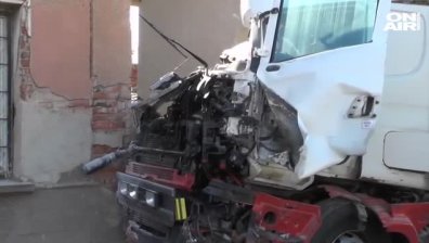 ТИР се вряза в къща в Борован, има двама ранени