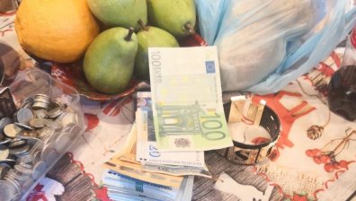 Списъци с имена, пари, оръжие - арестуваха мъж за търговия с гласове