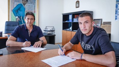 "Левски" поднови договора на Пламен Андреев