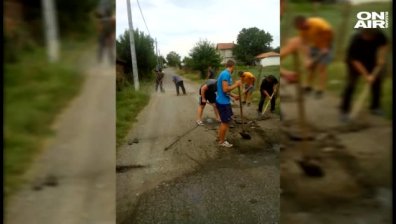 Всеки се спасява както може: Желязово асфалтира само пътя си