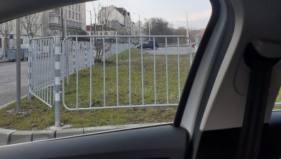 Сигнал: Липса на видимост при обратен завой до метростанция "Театрална"